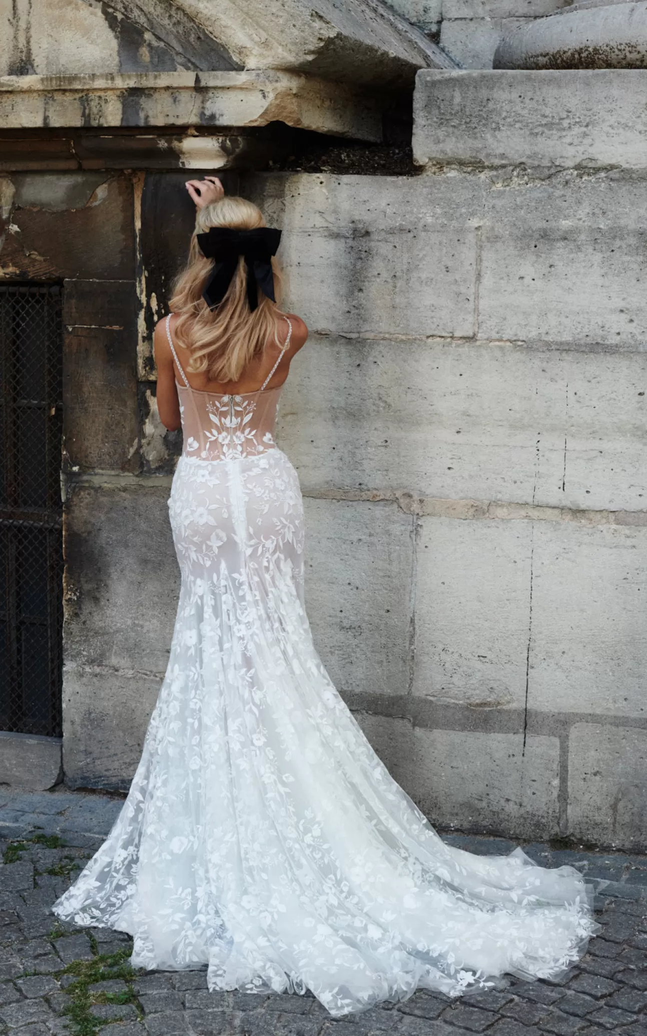 Robes de Créateur Galia Lahav - Collection Élégance Captivante 

Prêt-à-Porter d'Exception où le Raffinement Rencontre l'Artisanat 

Maison Galia Lahav : Créations Exquises pour Silhouette Sublimée 

Lignes Artistiques & Inspirations Haute Couture - Collection Signature 

Élégance Narrée par Galia Lahav : Pièces Uniques à l'Aura Envoûtante
