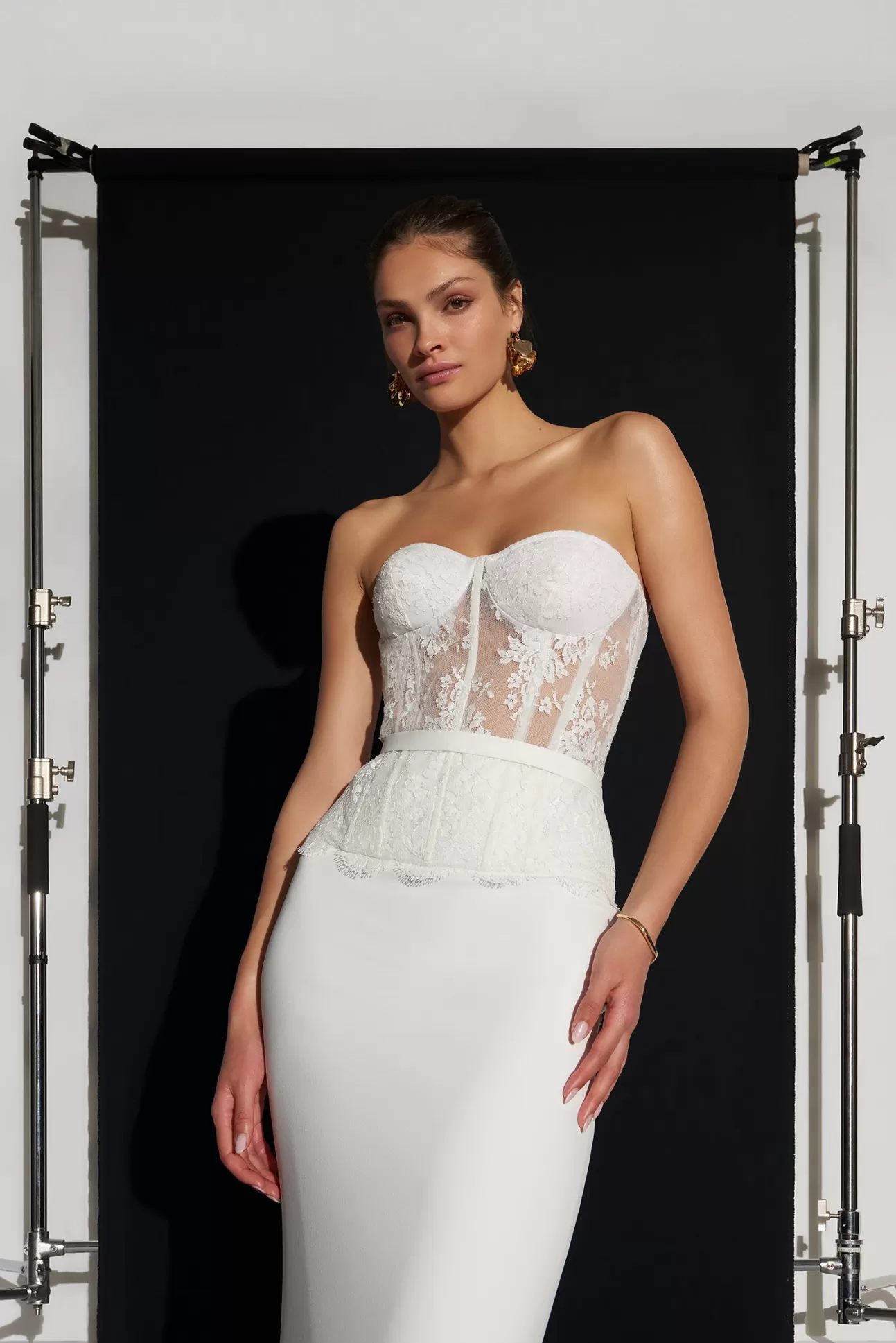 Découvrez le Corset Anisa de GALIA LAHAV - Dentelle Ivoire aux Nuances Chaudes pour Événements Spéciaux