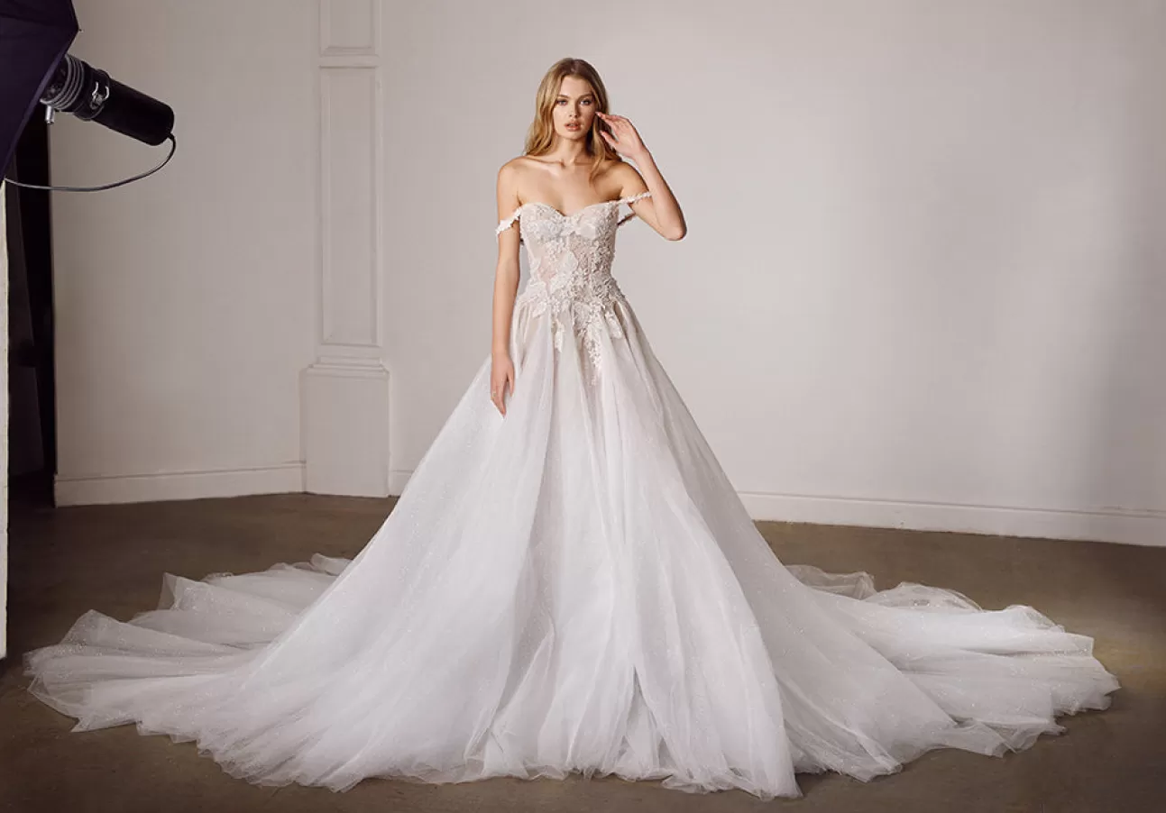 Robe de Mariée Élégante Casey - Collection Printemps-Été 2024 par Galia Lahav, Style Bohème Raffiné à Prix Doux