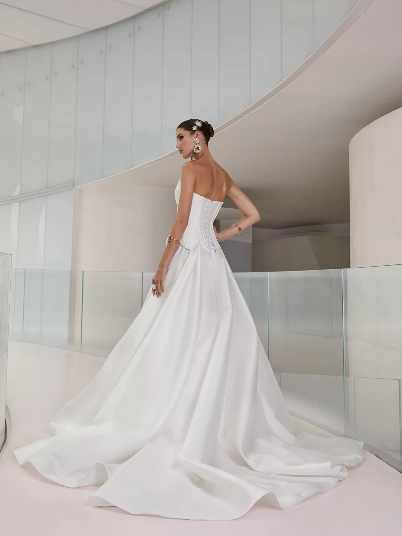 GALIA LAHAV - Élégance de la Duchesse | Robes de Mariée & Créations Exclusives | Boutique d'Exception