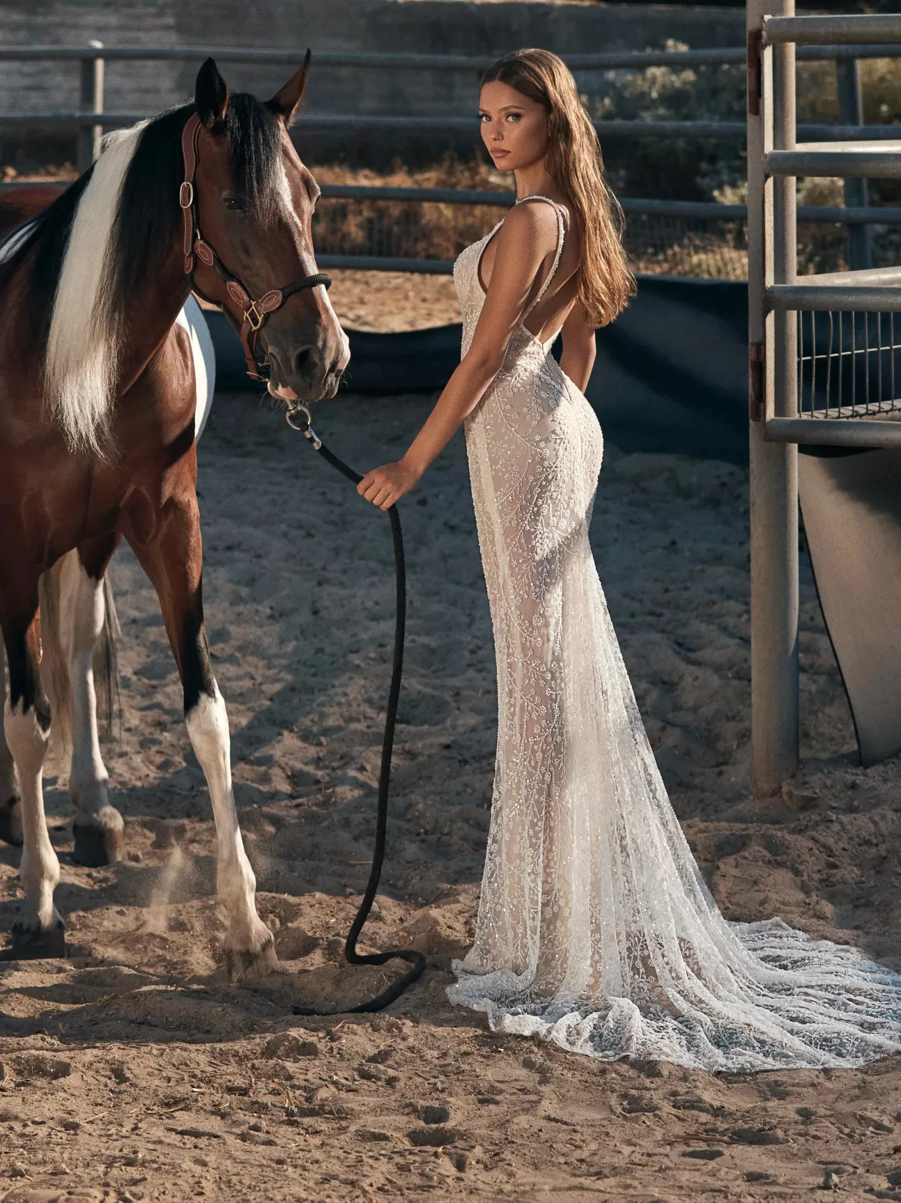 GALIA LAHAV Robe de soirée G-522 - Collection exclusive en déstockage 

(Note : J'ai reformulé avec des termes émotionnels comme 