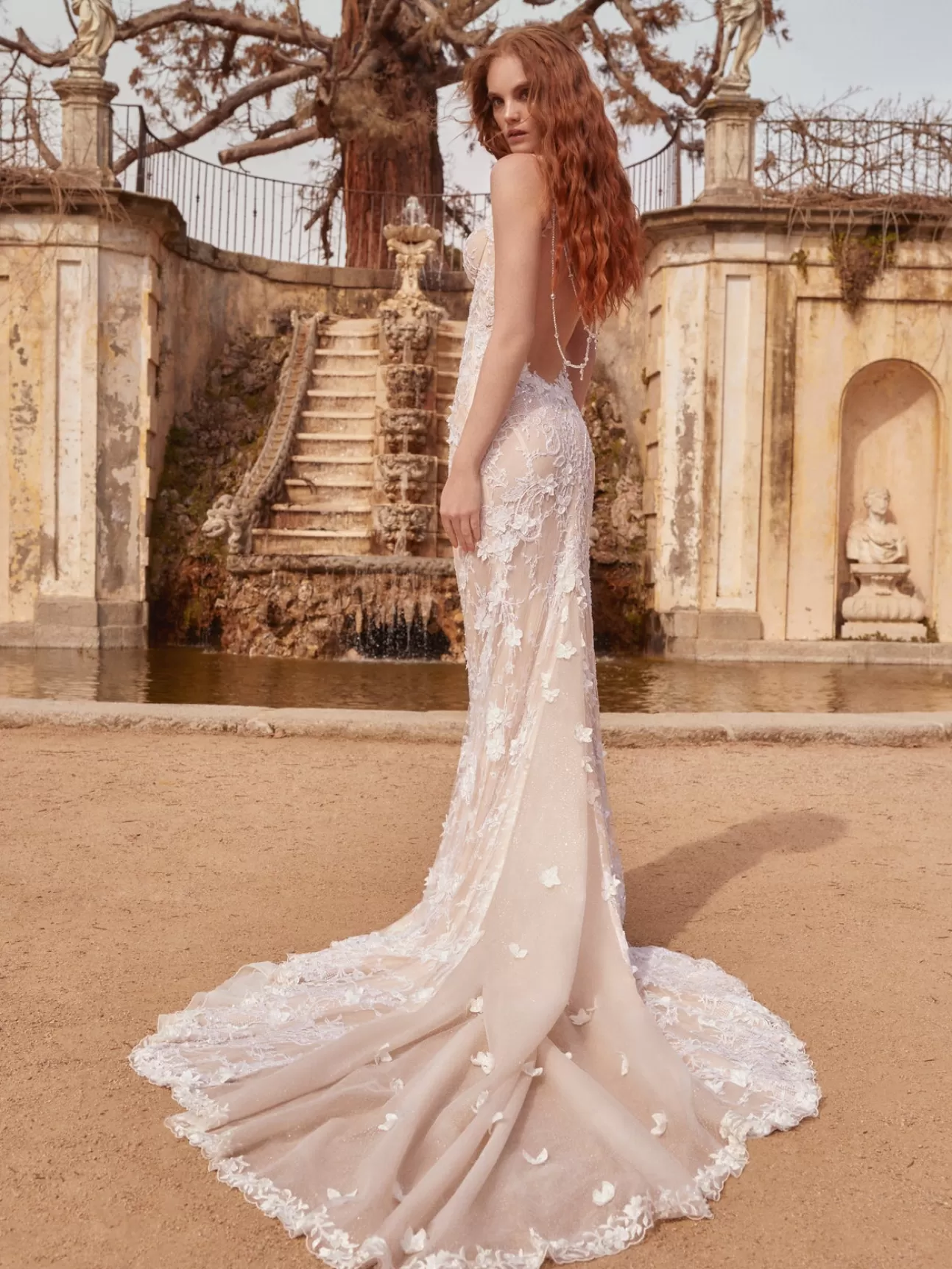 GALIA LAHAV Collection Féérique de Noël : Élégance Hivernale en Nouvelle Édition 2023